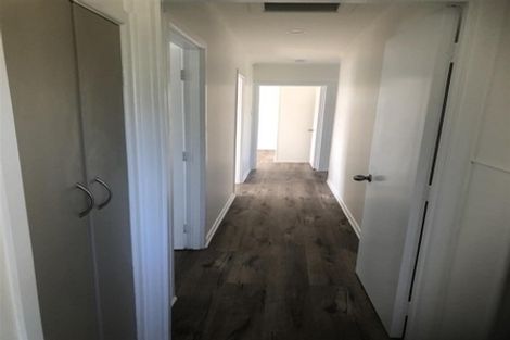 Photo of property in 5 Thomas Rea Place, Te Atatu South, Auckland, 0610