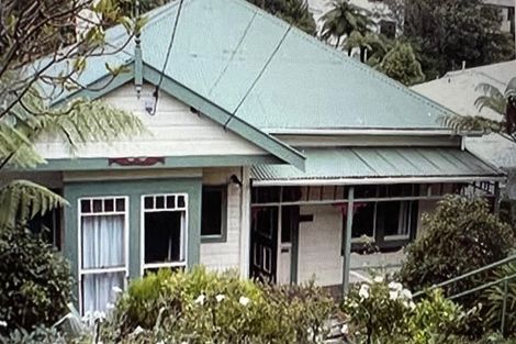 Photo of property in 135 Kelburn Parade, Kelburn, Wellington, 6012