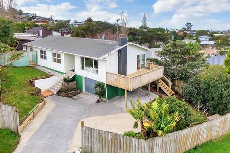 Photo of property in 14 Camelot Place, Glenfield, Auckland, 0629