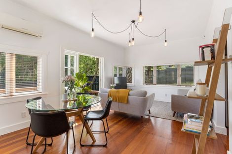 Photo of property in 70 Park Road, Glenfield, Auckland, 0629