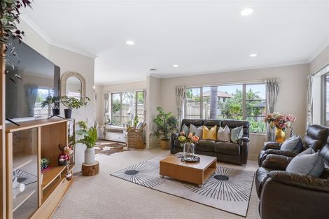 Photo of property in 10 William Woods Court, Flat Bush, Auckland, 2016