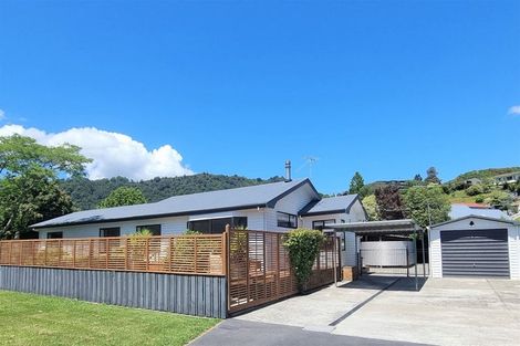 Photo of property in 21 Oxford Street, Picton, 7220