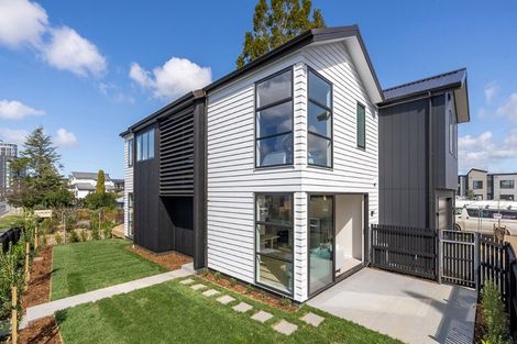 Photo of property in 32 Swanson Road, Henderson, Auckland, 0610