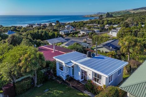 Photo of property in 8 Matai Street, Kaka Point, 9271