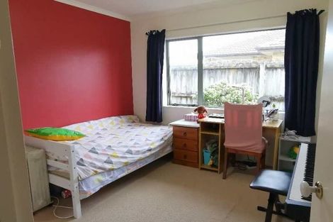 Photo of property in 17 Hillwell Drive, Henderson, Auckland, 0612