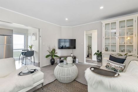 Photo of property in 2/40 Coronation Road, Hillcrest, Auckland, 0627