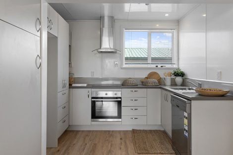 Photo of property in 16 Epsom Road, Sockburn, Christchurch, 8042