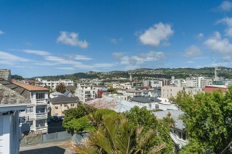 Photo of property in Hamilton Flats, 3/9 Hawker Street, Mount Victoria, Wellington, 6011