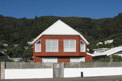 Photo of property in 5 Marine Parade, Eastbourne, Lower Hutt, 5013