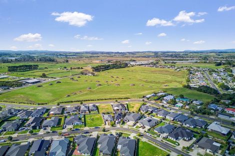 Photo of property in 16 Opouatu Avenue, Glenbrook, 2681