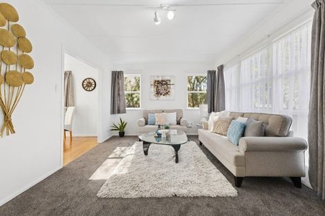 Photo of property in 15 Rice Crescent, Papakura, 2110