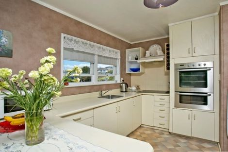 Photo of property in 36 Woodside Avenue, Northcote, Auckland, 0627