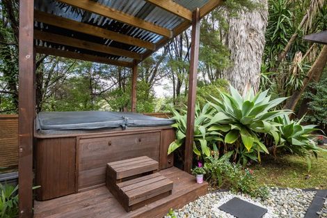 Photo of property in 27 Mckinley Road, Sunnyvale, Auckland, 0612