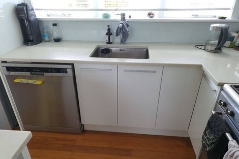 Photo of property in 9 Hinau Street, New Lynn, Auckland, 0600