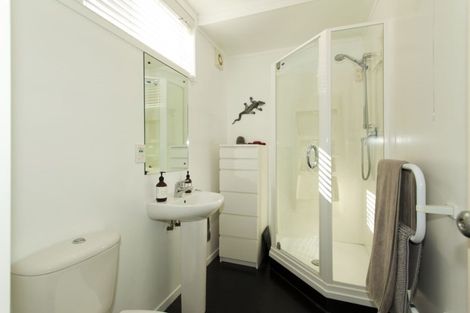 Photo of property in 1/31 James Evans Drive, Northcote, Auckland, 0627