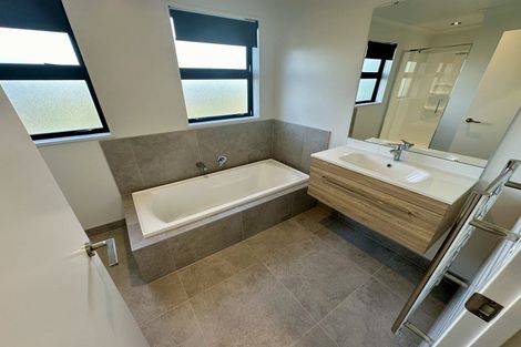 Photo of property in 6a Jern Place, Eastern Beach, Auckland, 2012