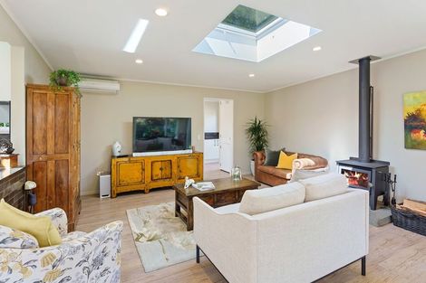 Photo of property in 16 Sunny Glen, Waikanae, 5036