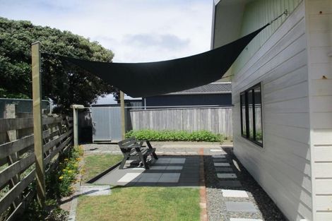 Photo of property in 4 Karaka Street, Otaki Beach, Otaki, 5512