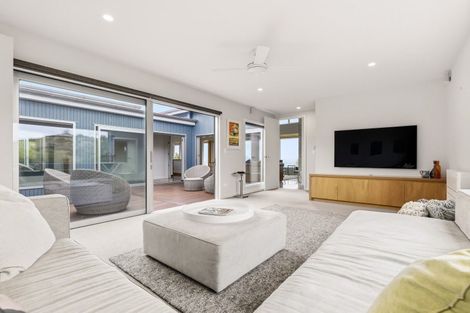 Photo of property in 127 Highland Drive, Acacia Bay, Taupo, 3385