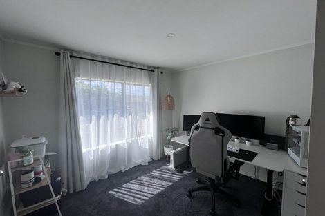 Photo of property in 20 Randwick Place, Randwick Park, Auckland, 2105