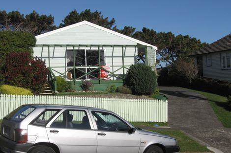 Photo of property in 30 Spur Grove, Titahi Bay, Porirua, 5022