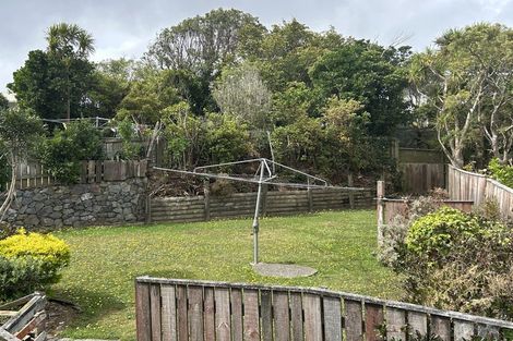 Photo of property in 12 Huntingdon Street, Northland, Wellington, 6012