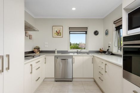 Photo of property in 6 Bridgewater Way, Pyes Pa, Tauranga, 3112