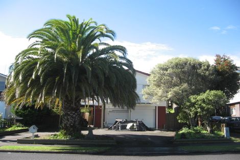 Photo of property in 35 Lewisham Street, Highland Park, Auckland, 2010