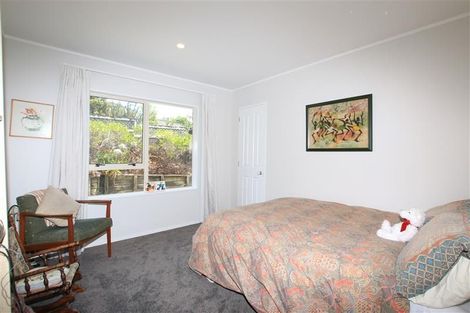 Photo of property in 10 Woodfern Crescent, Titirangi, Auckland, 0604