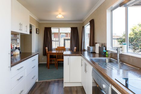 Photo of property in 6 Lyndale Place, Kelvin Grove, Palmerston North, 4414