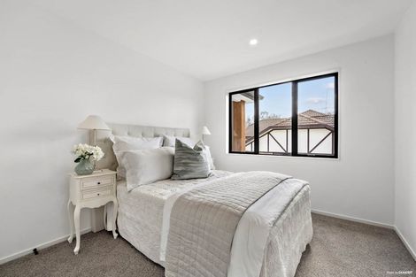 Photo of property in 20a Parramatta Place, Botany Downs, Auckland, 2010