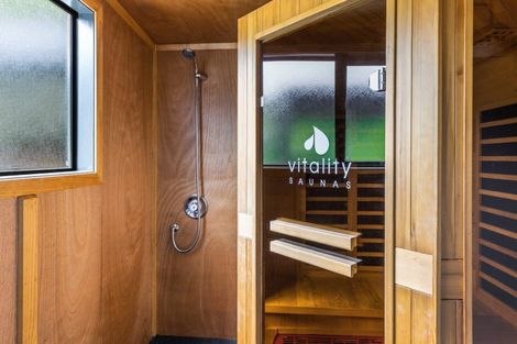 Photo of property in 15 Cameron Drive, Acacia Bay, Taupo, 3385