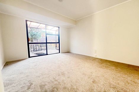 Photo of property in 2/9 Billabong Place, Botany Downs, Auckland, 2010