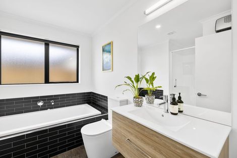 Photo of property in 16 Crossley Avenue, Woodend, 7610