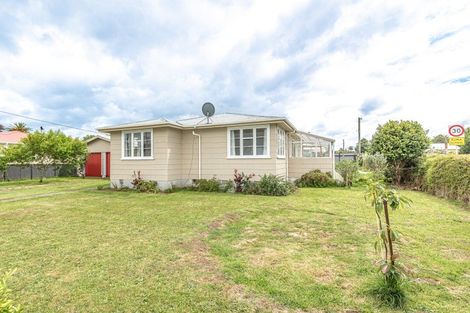 Photo of property in 104 Weraroa Road, Waverley, 4510