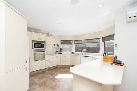 Photo of property in 26 Admiral Crescent, Flagstaff, Hamilton, 3210