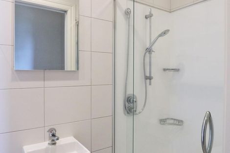 Photo of property in 2/21 Cowper Street, Devonport, Auckland, 0624