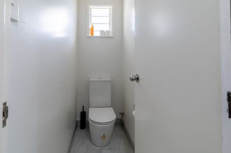 Photo of property in 21 South Lynn Road, Titirangi, Auckland, 0604