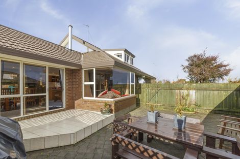 Photo of property in 27 Greenwood Place, Fitzherbert, Palmerston North, 4410