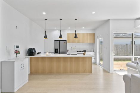 Photo of property in 18 Black Beech Crescent, Takanini, 2110