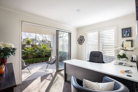 Photo of property in 12 Autere Street, Strandon, New Plymouth, 4312