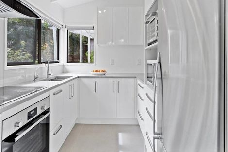 Photo of property in 30 Mannering Place, Hillcrest, Auckland, 0627