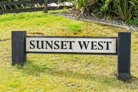 Photo of property in 38 Sunset Drive, Baylys Beach, 0377