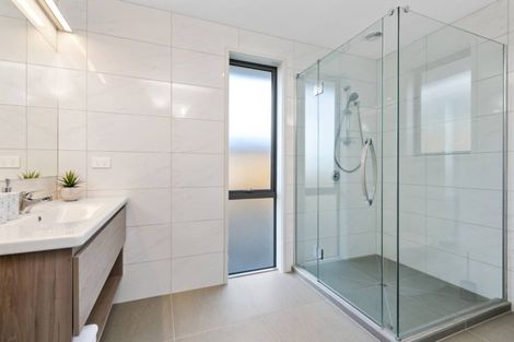 Photo of property in 18 Lakeside Terrace, Omokoroa, 3114