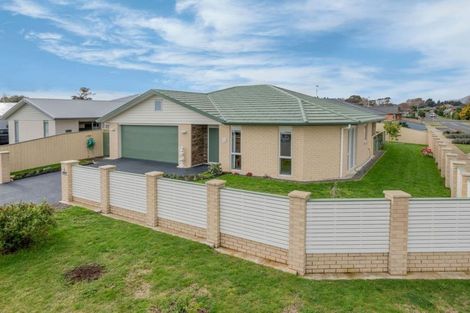 Photo of property in 2 Bridford Way, Paraparaumu, 5032