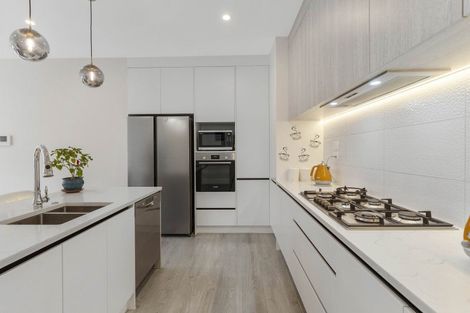 Photo of property in 14 Vinistra Road, Kumeu, 0810