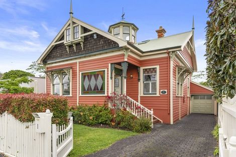 Photo of property in 1 Oxford Terrace, Devonport, Auckland, 0624