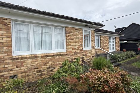 Photo of property in 12 Crete Avenue, Milford, Auckland, 0620