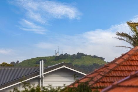 Photo of property in 19 Old Lake Road, Narrow Neck, Auckland, 0624