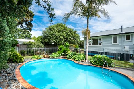 Photo of property in 6 Boler Place, New Lynn, Auckland, 0600